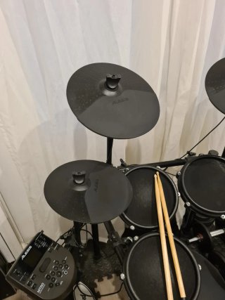 Batería Electrónica Alesis Nitro Mesh Kit