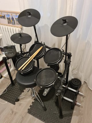 Batería Electrónica Alesis Nitro Mesh Kit