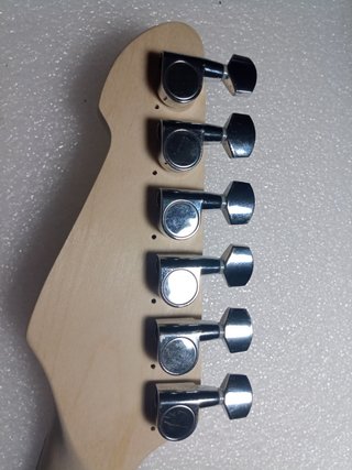 Clavijas Squier Stratocaster 6R