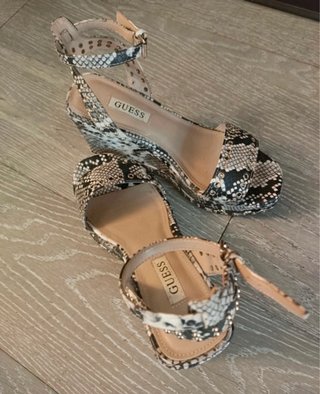 Sandali Guess pitone con borchie