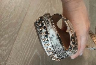 Sandali Guess pitone con borchie