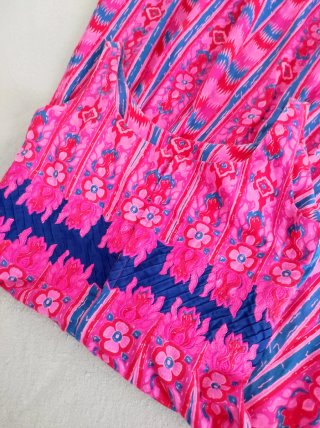 Vestido largo estampado rosa y azul