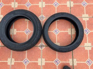 Moto Scooter Negra y Blanca bmw c400x