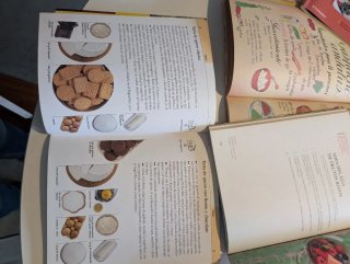 Libros de cocina variados, postres, vegetarianos..
