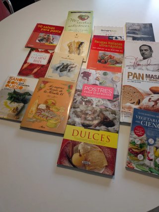 Libros de cocina variados, postres, vegetarianos..