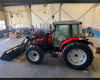 Tractor Rojo con Pala