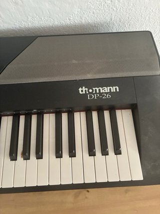 Piano eléctrico Thomann con soporte