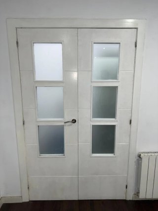 Puertas interiores blancas modernas
