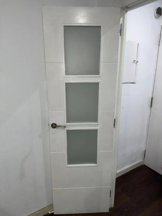 Puertas interiores blancas modernas