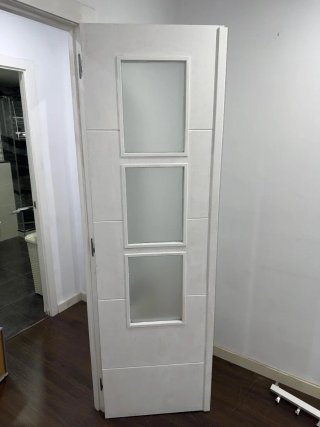 Puertas interiores blancas modernas