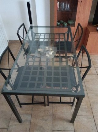 Mesa cristal y 4 sillas metal