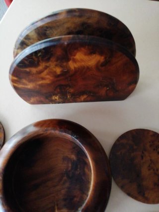 Set portatovaglioli e sottobicchieri in legno