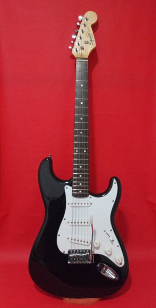 Guitarra Squier Strat SE-100