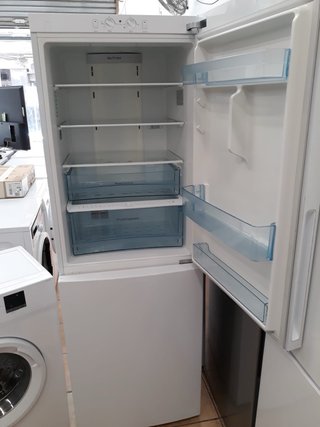 Nevera y lavadora blanca
