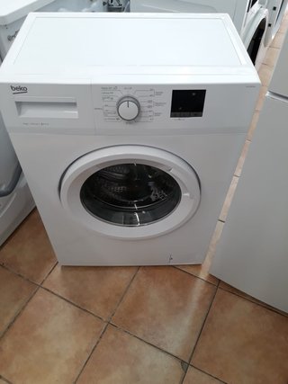 Nevera y lavadora blanca