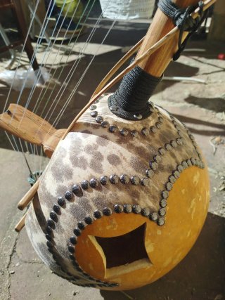 N'goni harpa africana 12 cuerdas