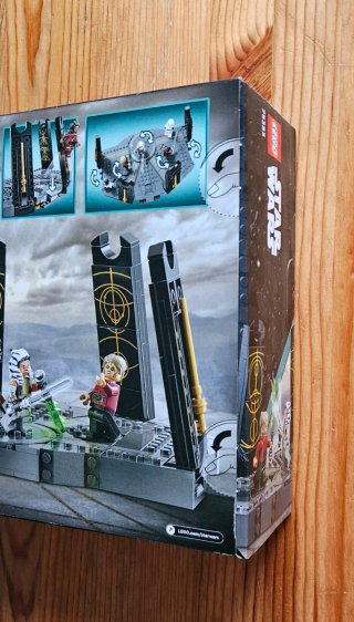 LEGO Star Wars 75385 Ahsoka Tano's Duel on Peridea