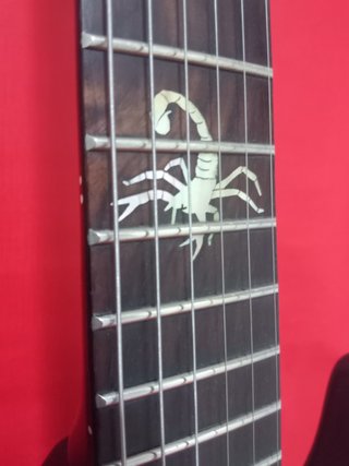 Guitarra SX Scorpion tipo Stratocaster