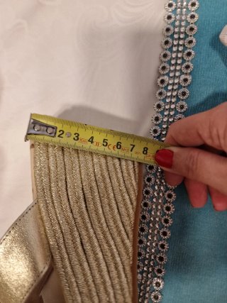 Sandalias doradas Cuple con pedrería