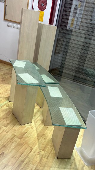 Mostrador cristal y estantes escaparate