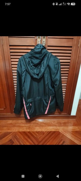 Cortavientos Crivit Negro y Rosa