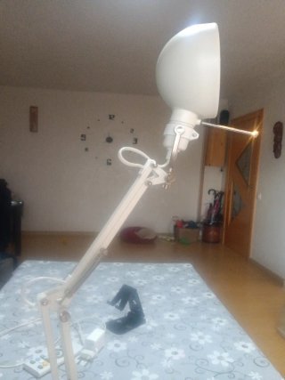 Lámpara de mesa articulada