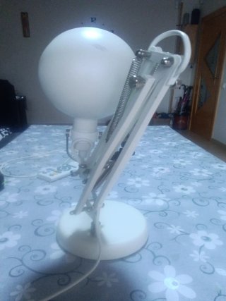 Lámpara de mesa articulada