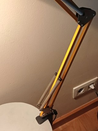Lámpara flexo vintage amarilla
