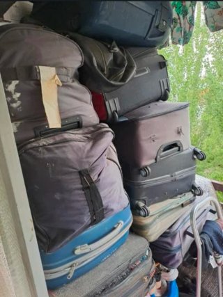 MALETAS LLENAS DE ROPA