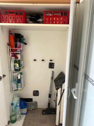 Armario de cocina blanco y madera