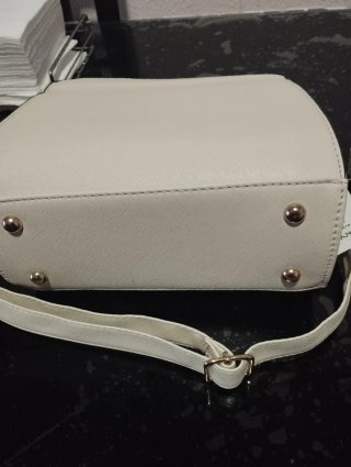 Conjunto bolso y sandalias beige