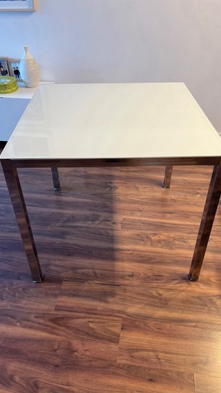 Mesa de cristal y metal Ikea