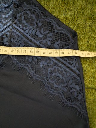 Blusa lencera azul con encaje
