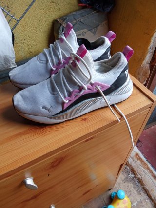 Zapatillas Puma Blancas y Rosas