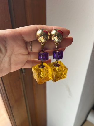 Maxi orecchini anni 80 cubetti viola e gialli