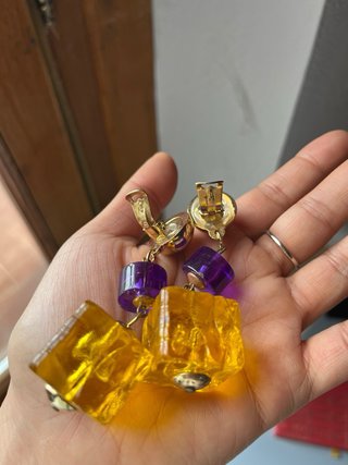 Maxi orecchini anni 80 cubetti viola e gialli