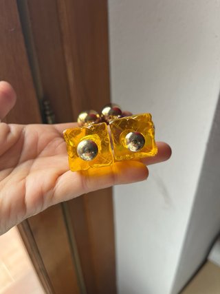 Maxi orecchini anni 80 cubetti viola e gialli