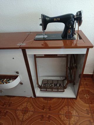 Máquina de coser Alfa Sigma