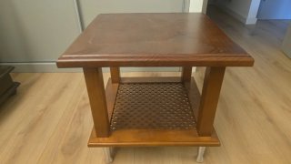 Mesita auxiliar de madera