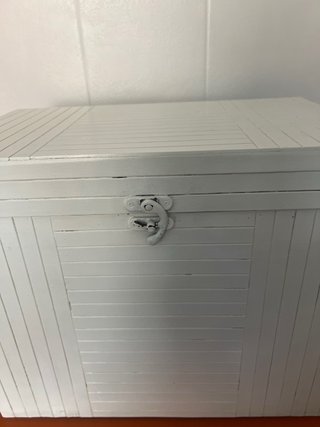 Baúl de madera blanco