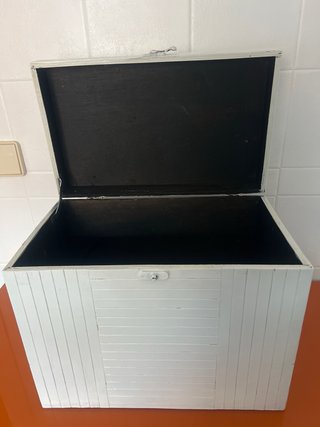 Baúl de madera blanco