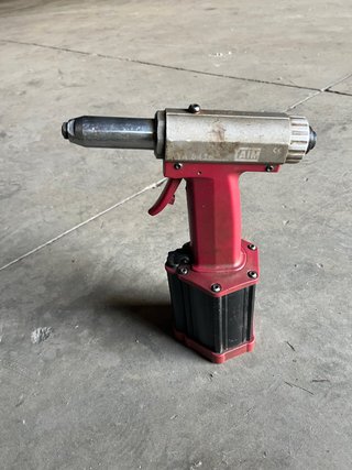 Remachadora Neumática AIM YA-5435