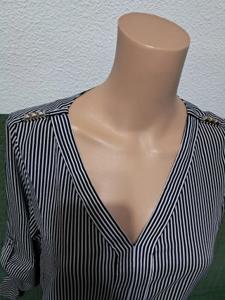 Blusa de rayas azul y blanco