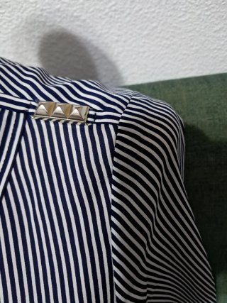 Blusa de rayas azul y blanco