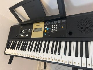 Teclado Yamaha YPT-220 61 teclas