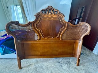 Cabezal y pie de cama antiguo madera y ratán