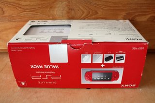 Sony PSP 2000 Deep Red - Value Pack