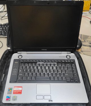 Portátil Toshiba Pentium M (2003)