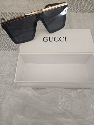 Gafas de Sol Gucci Negras y Doradas Nuevas