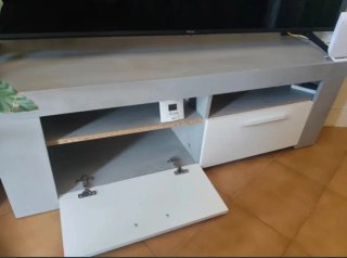 Mueble TV gris y blanco